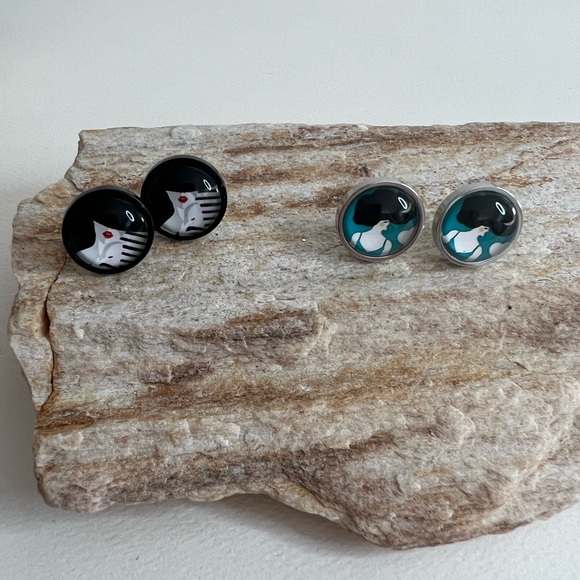 Classic Edgy Round Stud Earrings - Retro Stylish Stud Earrings set of two - Picture 4 of 13